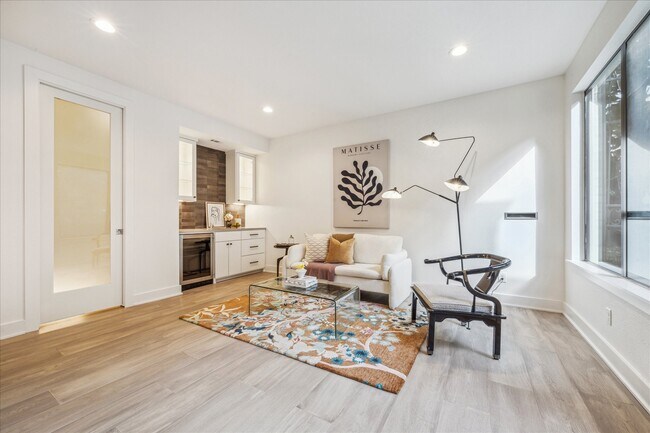 Building Photo - 40 River Hollow Ln