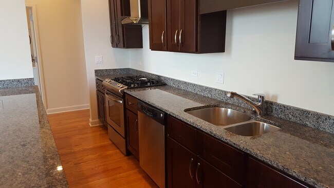 Foto del edificio - 4810 N Lavergne Ave