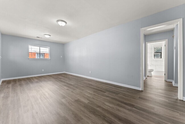 Foto del edificio - Fully Renovated 4 Bedroom 2 Bath | Open to...