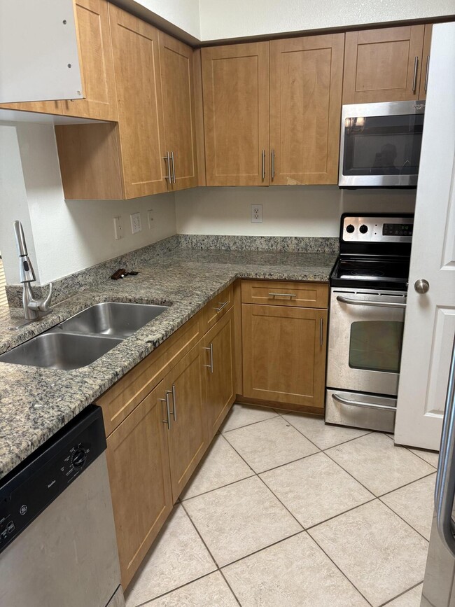 Foto del edificio - 6529 Emerald Dunes Dr