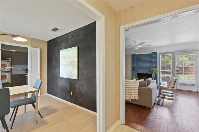 Building Photo - 9247 Moss Farm Ln