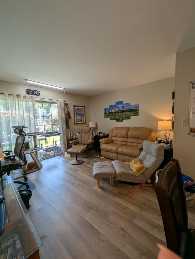 Building Photo - Oakbrook Walk - Shared Housing