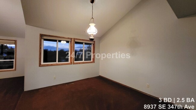 Foto del edificio - Not-So-Boring Living - 3BD Home with a View of Mt. Hood