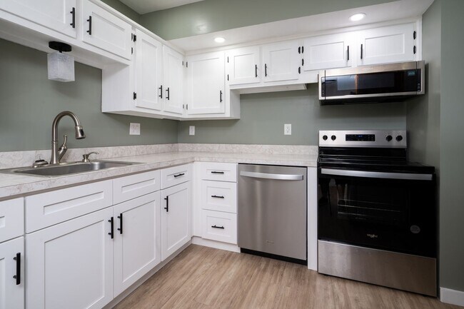 Foto del edificio - 3 Bed/1 Bath duplex