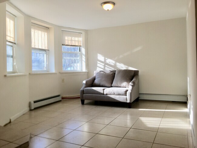 Foto del edificio - 1344 Taylor Ave