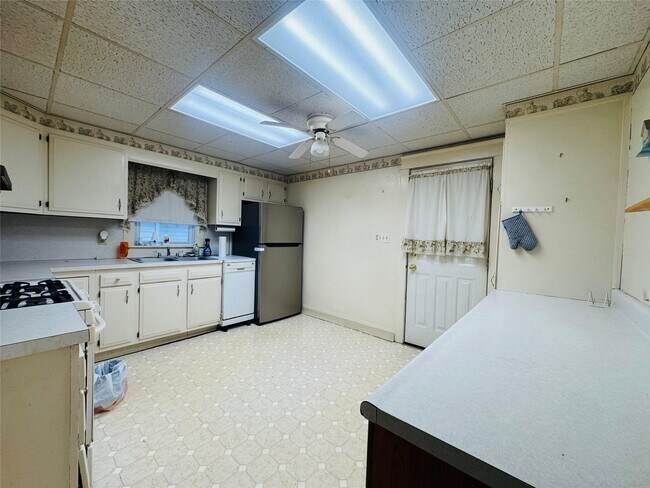 Foto del edificio - 121 N McKinley Ave