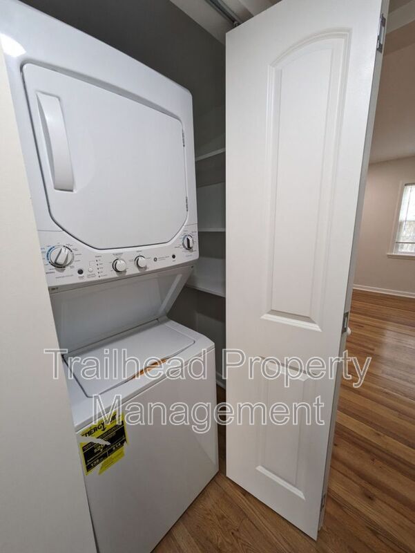 Foto del edificio - 6413 Brookside Rd