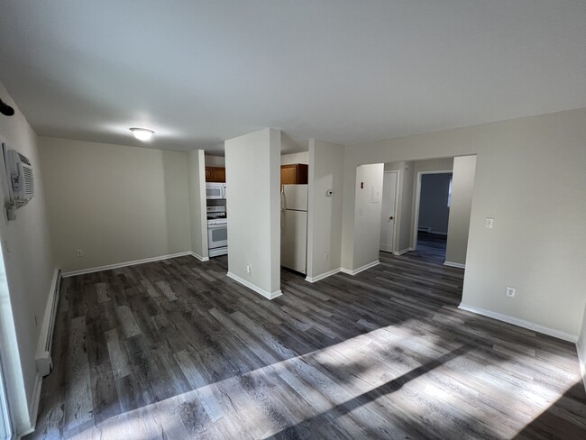 Building Photo - 5 Yew Ct