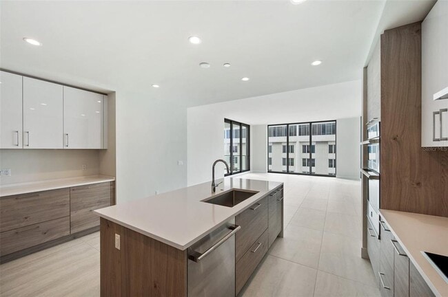 Building Photo - 301 1st St S