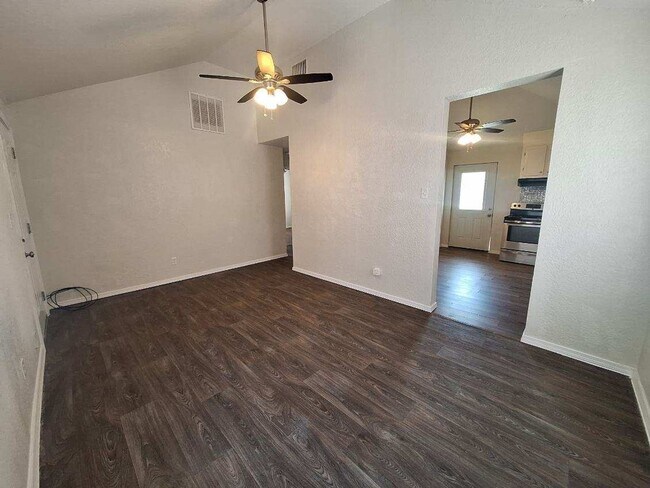 Building Photo - Tuloso area-Cozy 2/1 only-Prime Location!!