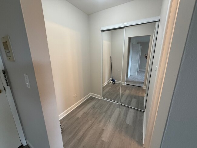 Building Photo - 3001 N Thatcher Ave