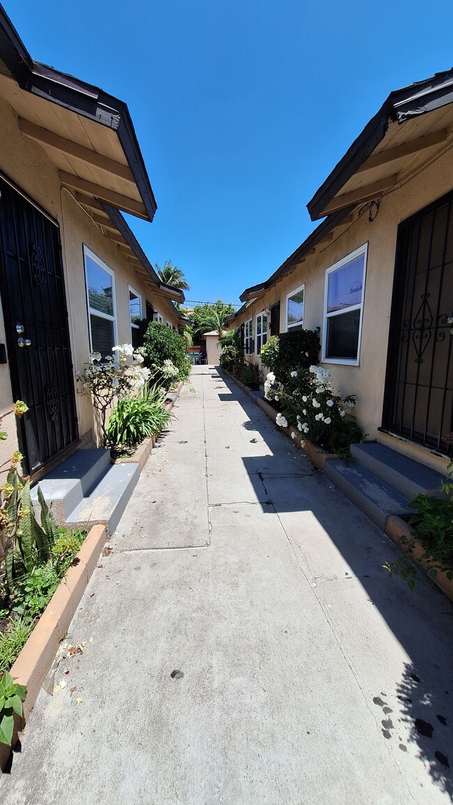 Photo - 4037 W El Segundo Blvd Apartments