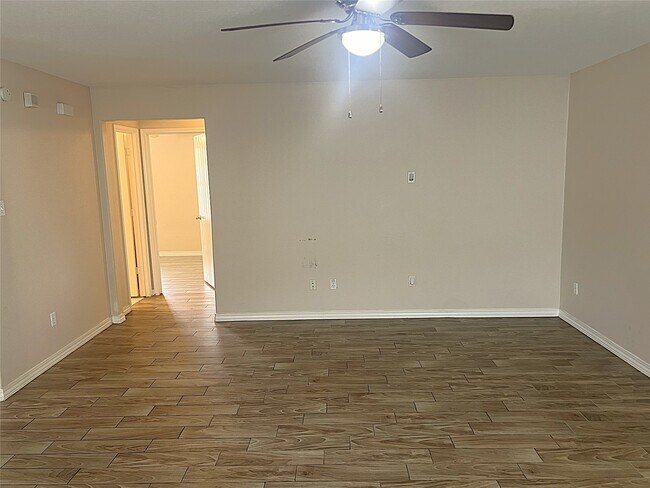 Foto del edificio - 2019 Pine Croft Dr