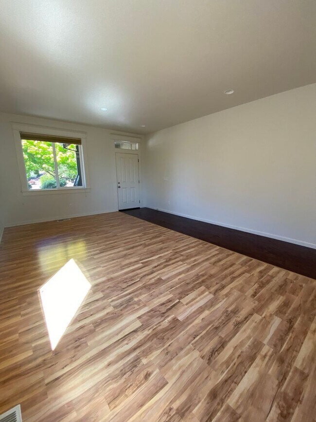 Building Photo - 4 Bedroom Single Family Home in Forest Grove