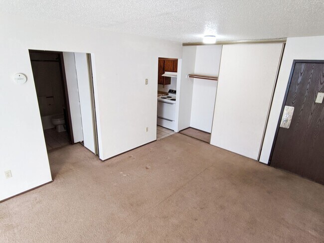 Foto del edificio - 1 Bedroom 1 bathroom apartment on the seco...