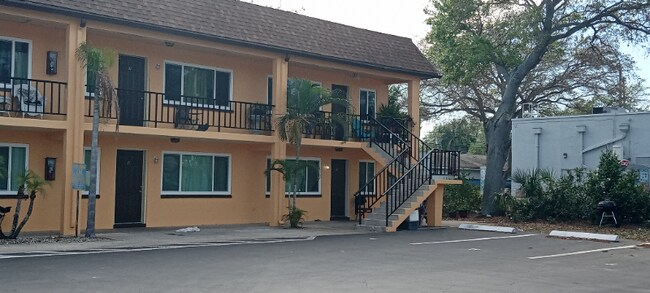 Building Photo - 411 S Nimbus Ave