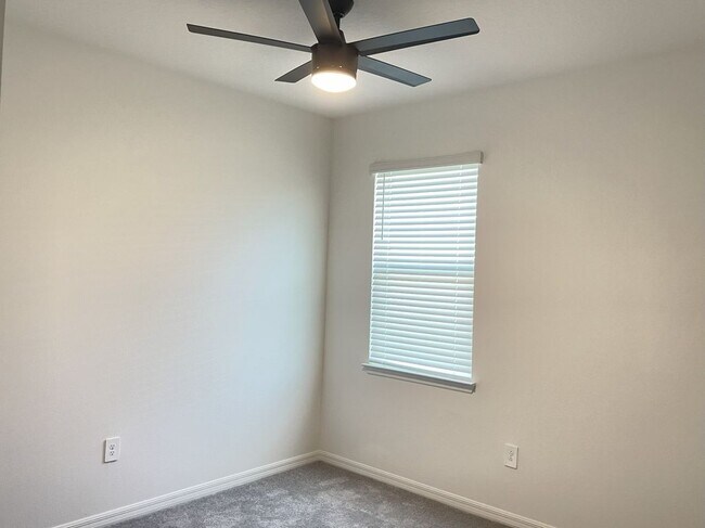 Foto del edificio - 4070 Heath Pl