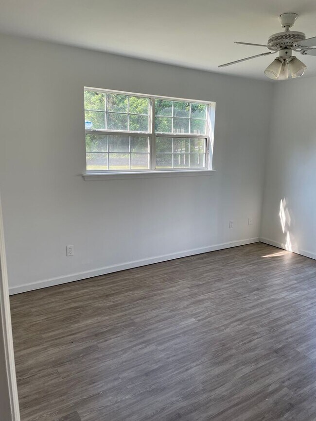 Foto del edificio - Recently renovated 3/2 on Balkin Rd