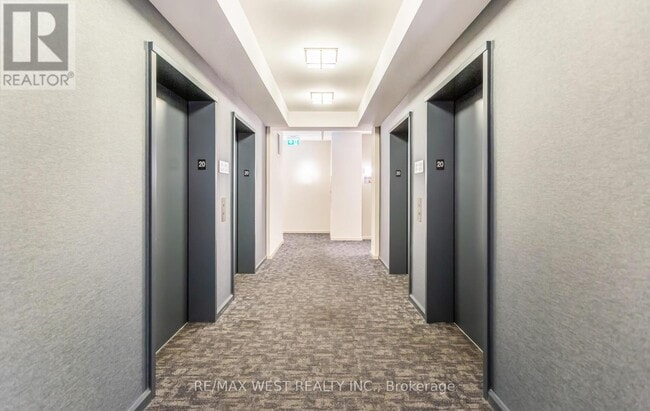 Photo du bâtiment - 220-2220 Burnhamthorpe Rd W