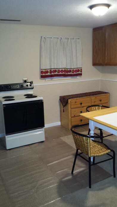 Kitchen Area - 6924 Prince Dr