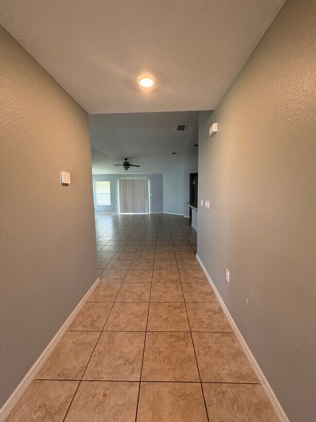 Foto del edificio - 4751 Maplewild Ln.