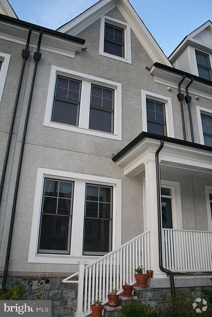 Building Photo - 2731 Linden Ln