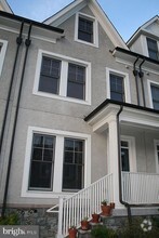 Building Photo - 2731 Linden Ln