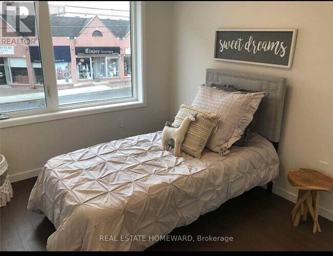 Photo du bâtiment - 600 Alex Gardner Cir