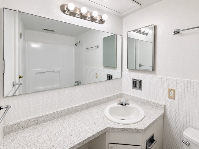 Building Photo - 2631 Tyrell Dr