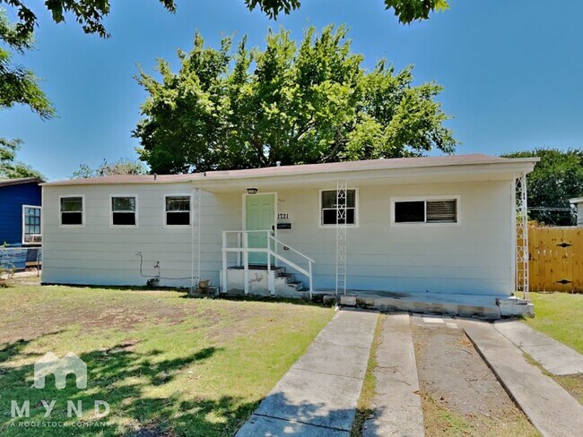 Building Photo - 1721 Whiting Dr