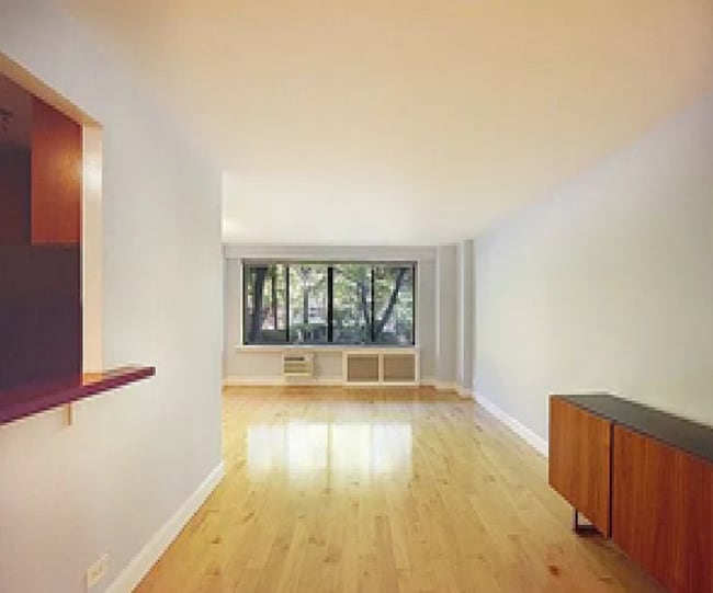 Building Photo - Spacious 1 Bedroom Apartment Available For...