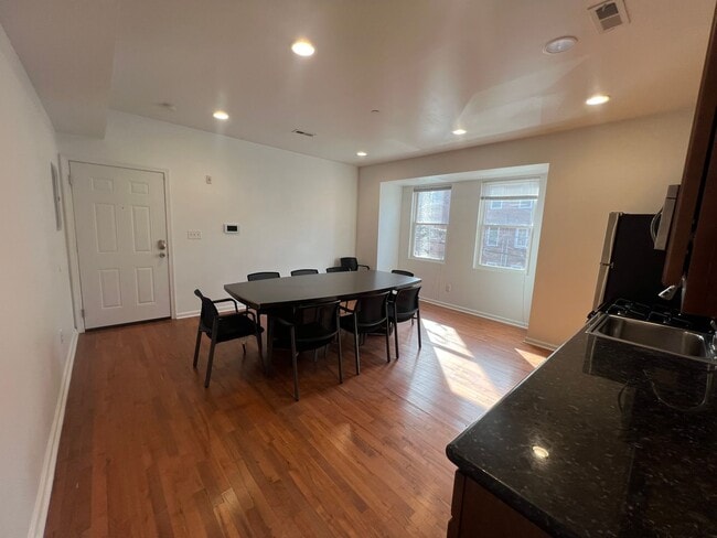 Building Photo - 601 N 39th St