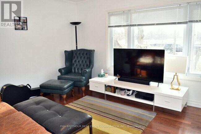 Photo du bâtiment - 161 Henderson Ave
