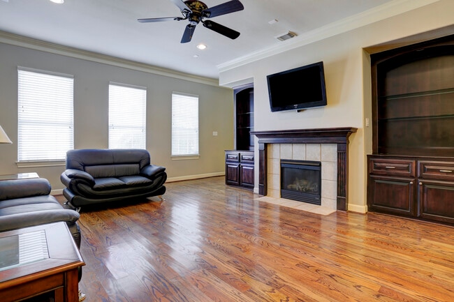 Building Photo - 923 Birdsall St