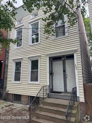 Building Photo - 680 State St