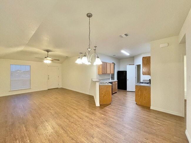 Building Photo - 901 Lasso Dr
