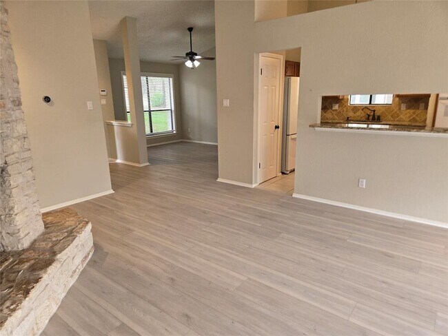 Foto del edificio - 1604 Kimmerling Ln