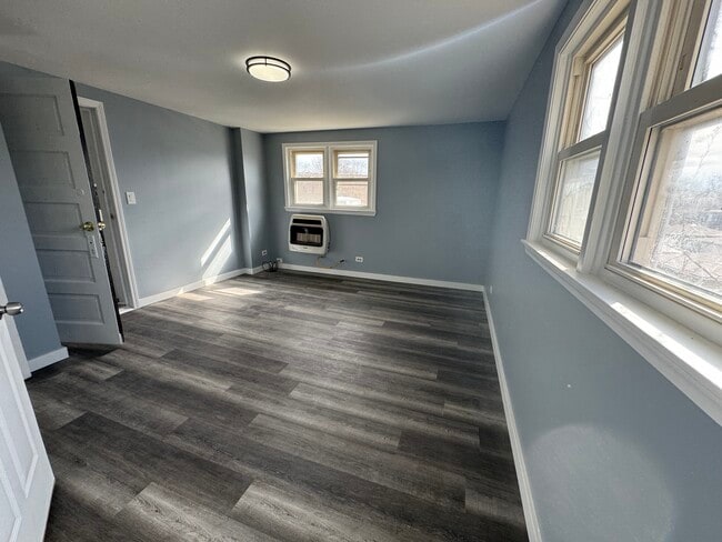 Building Photo - 5039 W Henderson St