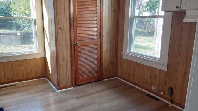 Foto del edificio - 5 Bedroom 1 Bath Available to Rent for $95...