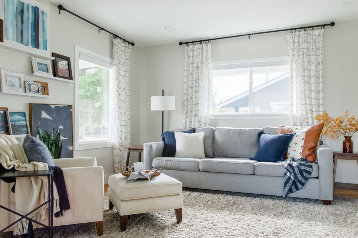 Foto principal - 7947 10th Ave SW