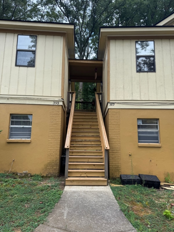 Building Photo - 393 Annie St