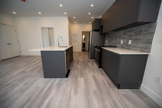 Photo du bâtiment - Beautiful New 1 Bed