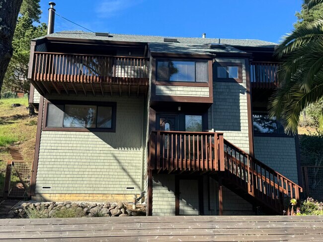 Frente - 371 Carrera Dr