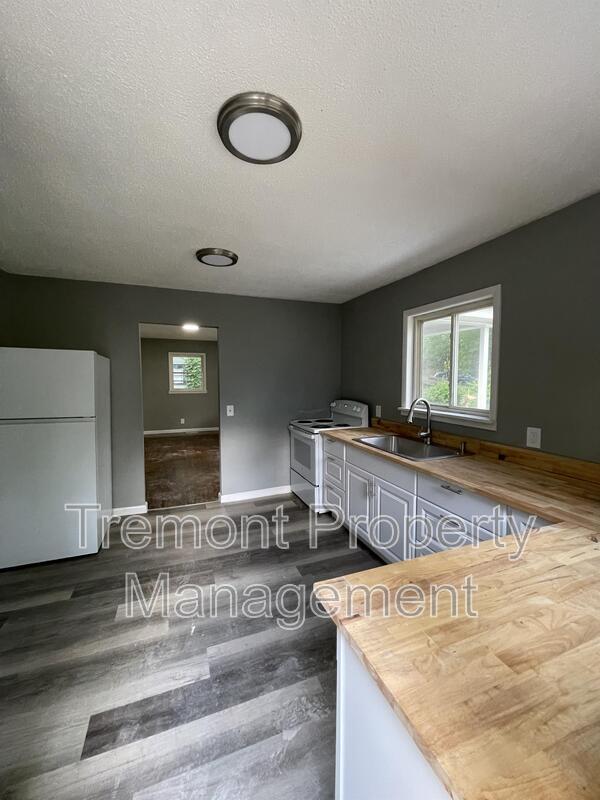 Building Photo - 5216 Fagan St