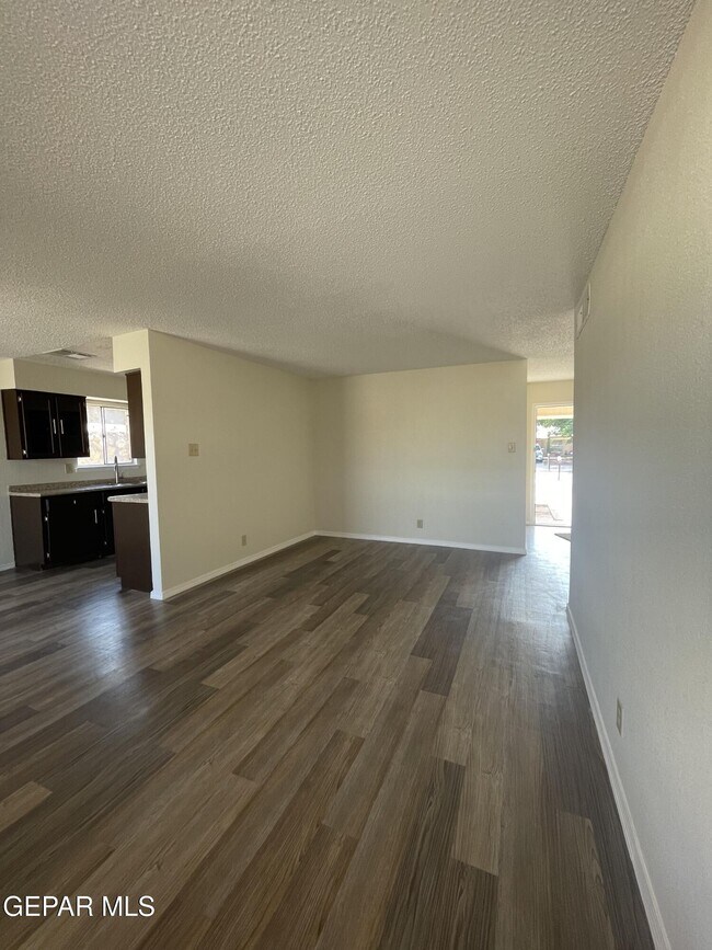 Foto del edificio - 3409 E Glen Dr
