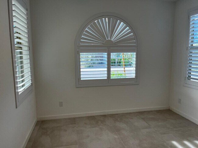 Foto del edificio - 1355 W Crane Dr