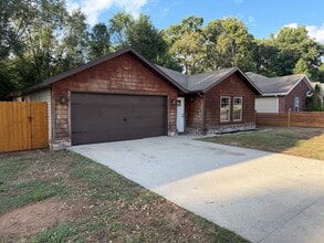 Building Photo - 1407 Crescent Bentonville Crescent