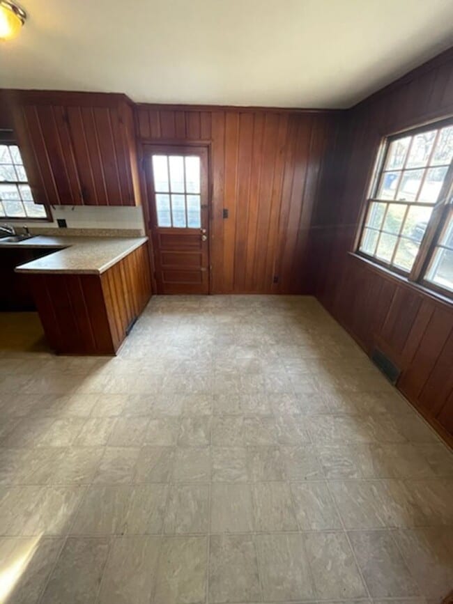Building Photo - 257 S Sunset Dr