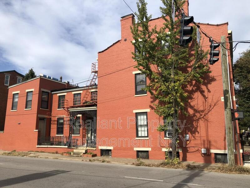 Primary Photo - 224 E 4th St