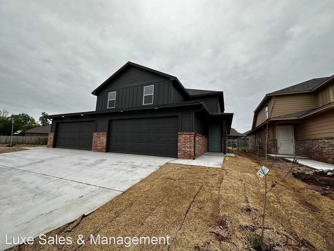 Primary Photo - 3 br, 2.5 bath House - 10810 NW 119th Place